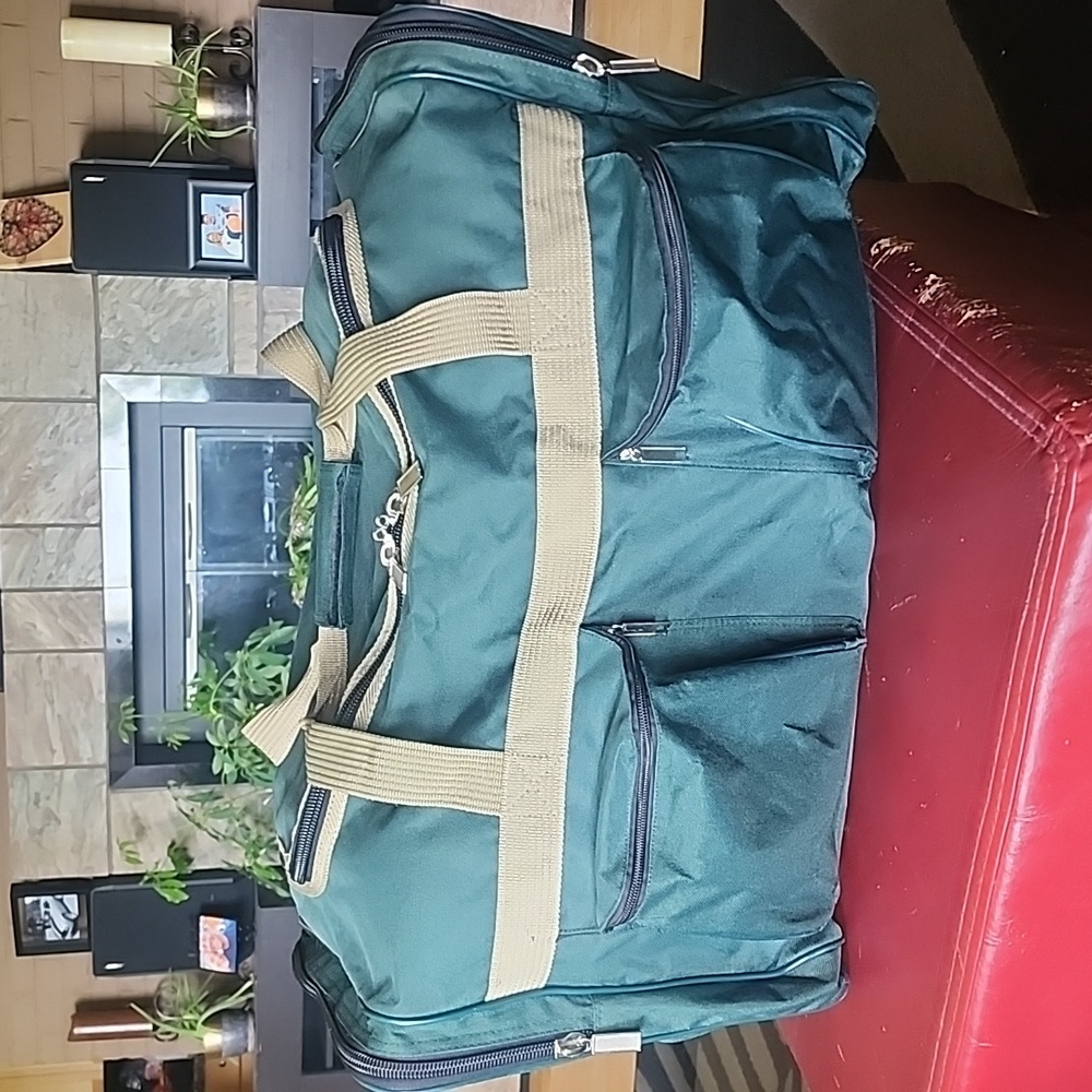 EUC Duffle Bag (no marked branding), Green w/ Tan edging/handle (no shldr strap)